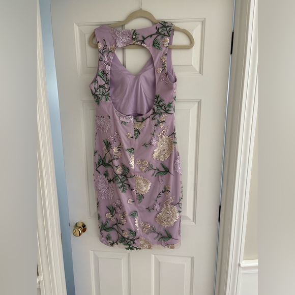Lavender floral knee length dress. Size 8 - Picture 4 of 5